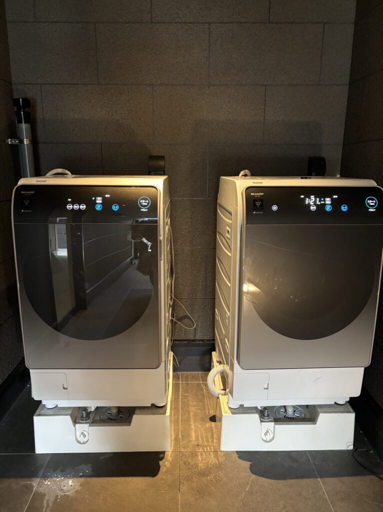 大浴場入口すぐのところにあるドラム式洗濯機
