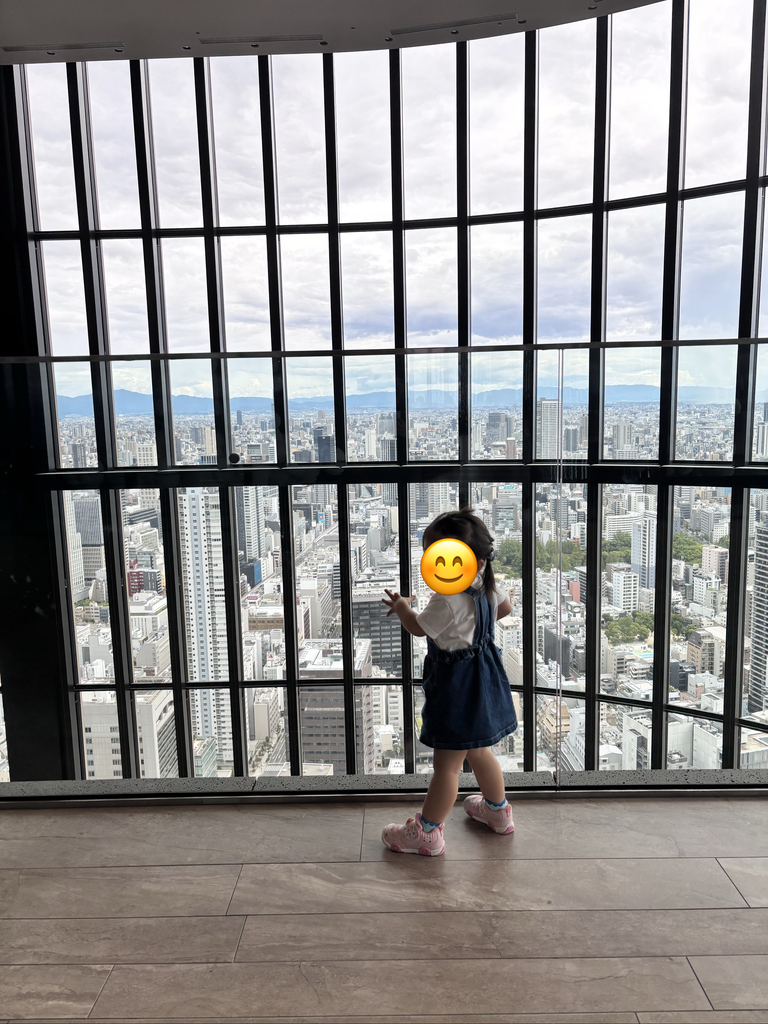 コンラッド大阪のロビー階から見える景色