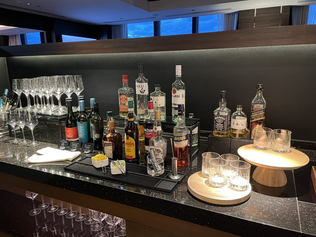 ラウンジのカクテルタイムのお酒